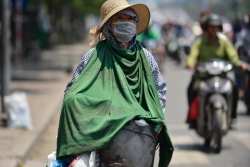 ha noi nang nhu chao lua nhiet do ngoai troi co luc gan 60 do c