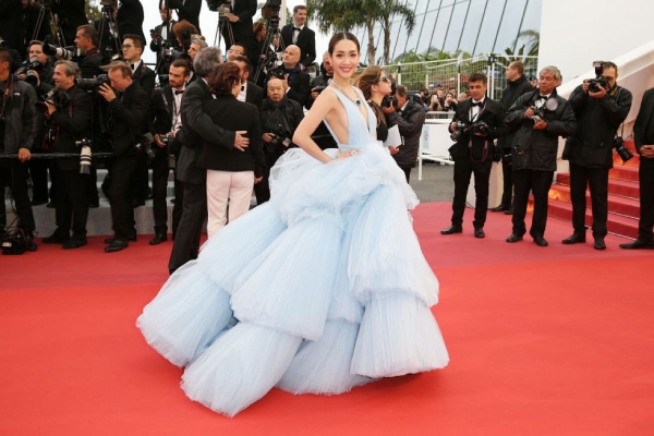 cannes ngay 4 hang loat nu hoang tham do khoe dang tao bao