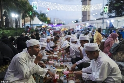 phu nu iran co the ngoi tu 10 nam neu huong ung loi keu goi coi khan trum dau