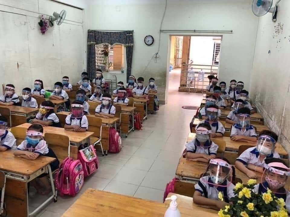 deo tam chan giot ban khi ngoi hoc thuong hay hai con