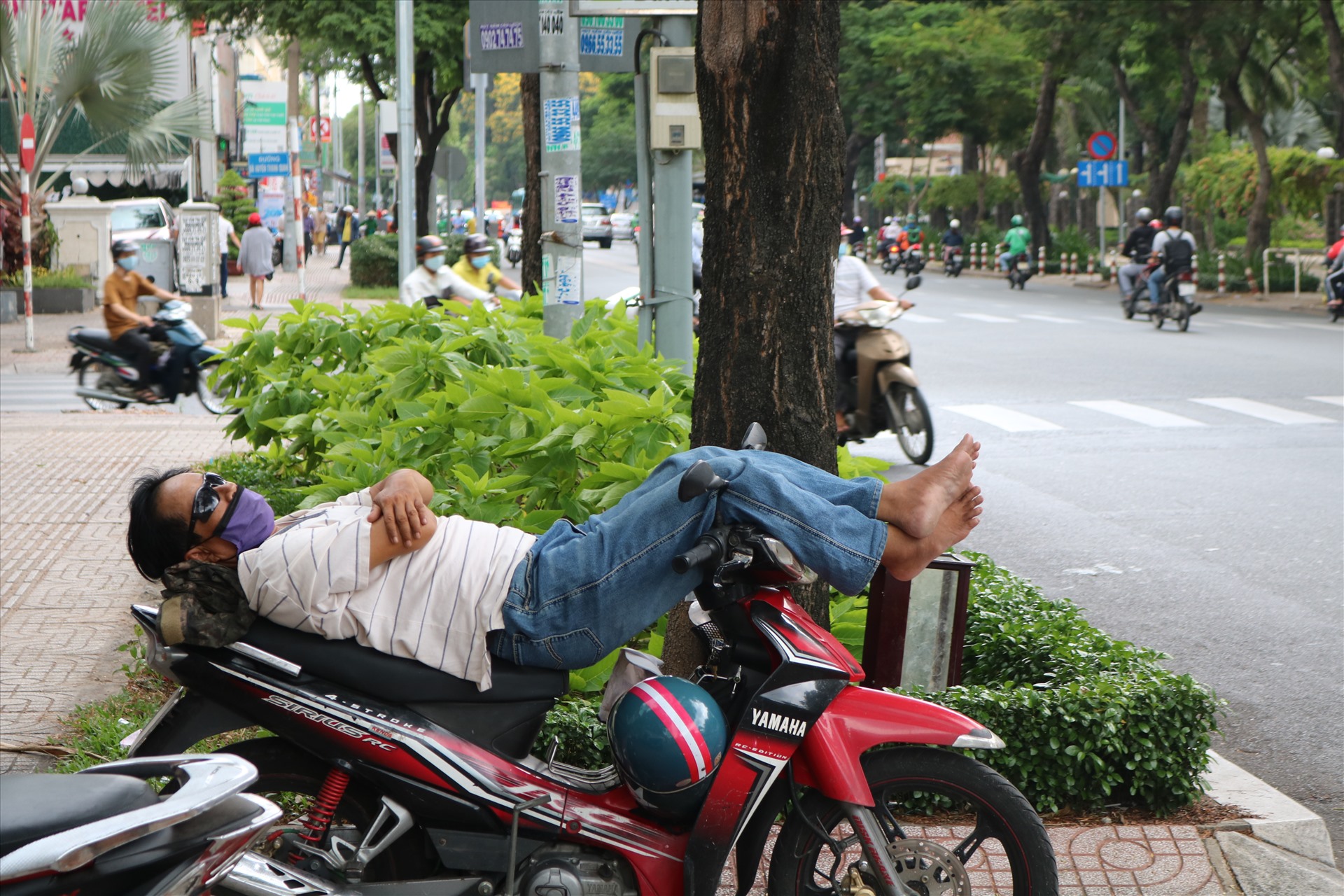 nhung nguoi lao dong so thieu cai an hon so nang nong nhu do lua