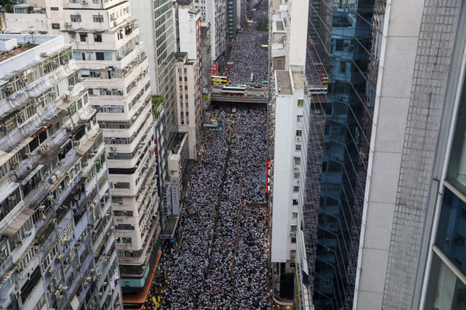 hai cuoc bieu tinh chong du luat dan do lam rung chuyen hong kong