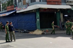 thay nguoi bi taxi tong giay giua than nhien bo di khi man dem soi roi thu tinh con nguoi