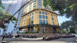 Toà khách sạn dát vàng gây chói mắt người dân ở Hà Nội