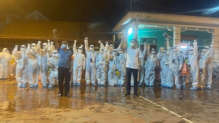 Sinh viên y Hải Phòng đeo túi đá chống nóng, 'săn COVID-19' ở tâm dịch Bắc Giang - 1