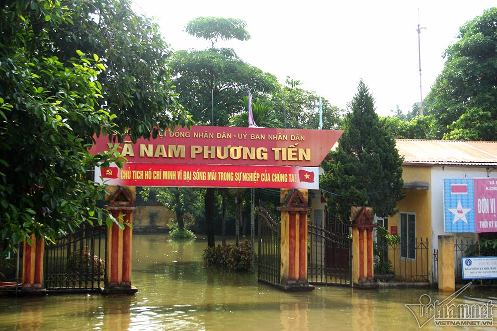 nong dan ha noi bo pho nhin nha hon 800 trieu ngap trong bien nuoc