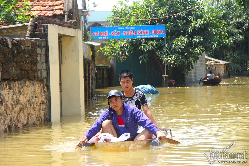 nong dan ha noi bo pho nhin nha hon 800 trieu ngap trong bien nuoc