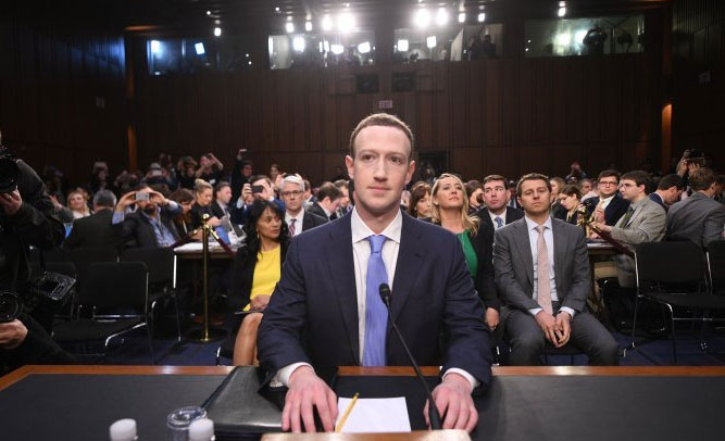 hai gio khung khiep cua facebook mark zuckerberg doi mat hiem nguy