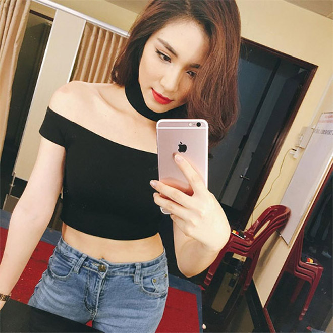 khoe eo be xiu chat choi nhu hoa minzy mac noi y cung quan ong loe