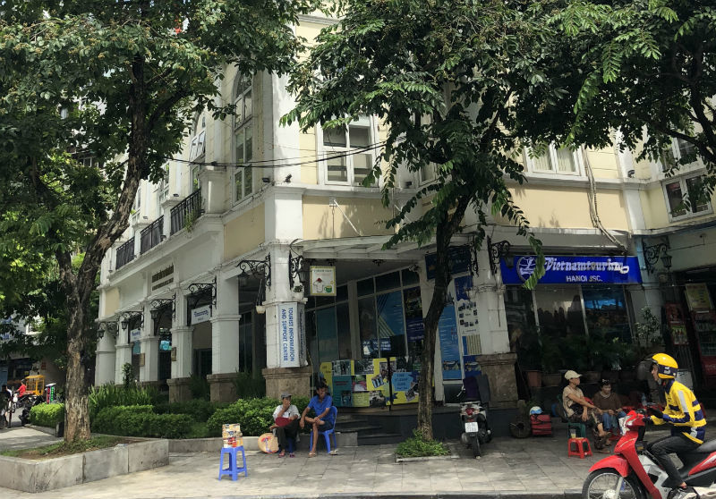 trung tam van hoa ho guom bien minh thanh quan cafe ban ve may bay