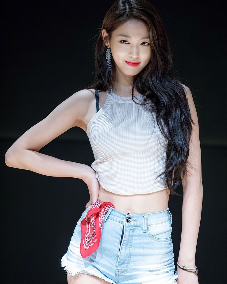 seolhyun aoa khoe khoan tre trung hut mat khan gia