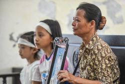 Xử vụ cô gái giết người bằng trà sữa có độc ở Thái Bình: Mẹ nạn nhân gào góc, gọi tên con