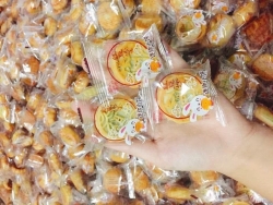 Bánh trung thu 2.000 đồng/chiếc, kho hàng chục tấn toàn in chữ Tàu