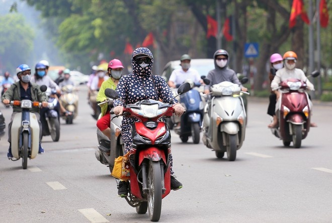 thoi tiet 227 ha noi tiep tuc nang nong