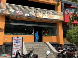 Một ca nghi nhiễm Covid-19 ở Hà Nội, phong tỏa một quán pizza