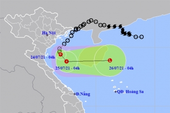 Áp thấp nhiệt đới cách Nam Định - Ninh Bình 120km, Bắc Bộ tiếp tục mưa lớn