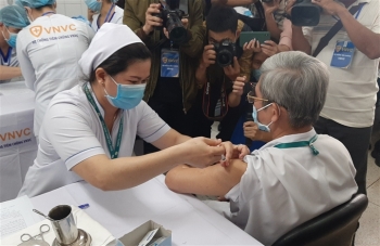 Phấn đấu tới cuối tháng 8, 70% người dân TP.HCM được tiêm vaccine COVID-19