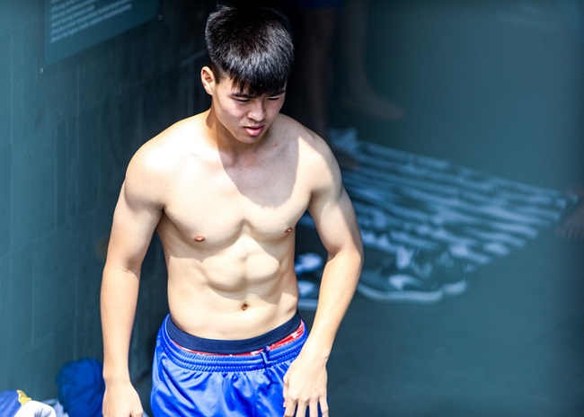 man nhan hinh the vam vo cua quang hai duy manh bui tien dung