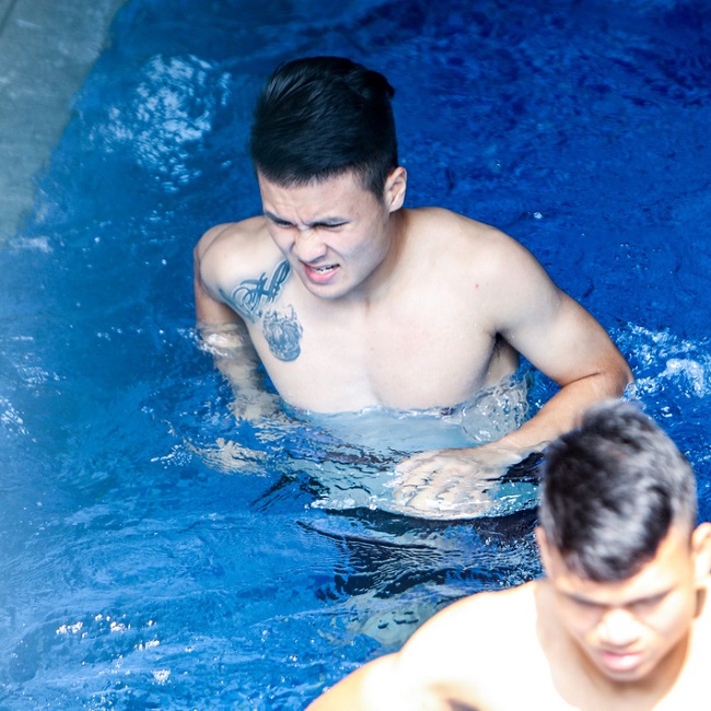 man nhan hinh the vam vo cua quang hai duy manh bui tien dung