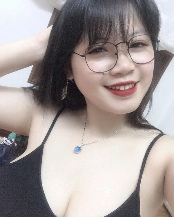 nu sinh co vong 1 khung o hai duong len bao nuoc ngoai gay xon xao