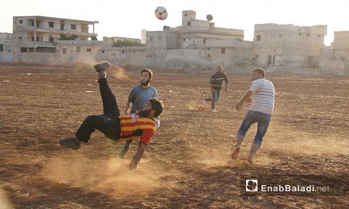 syria giac mo bong da troi day giua dan bom