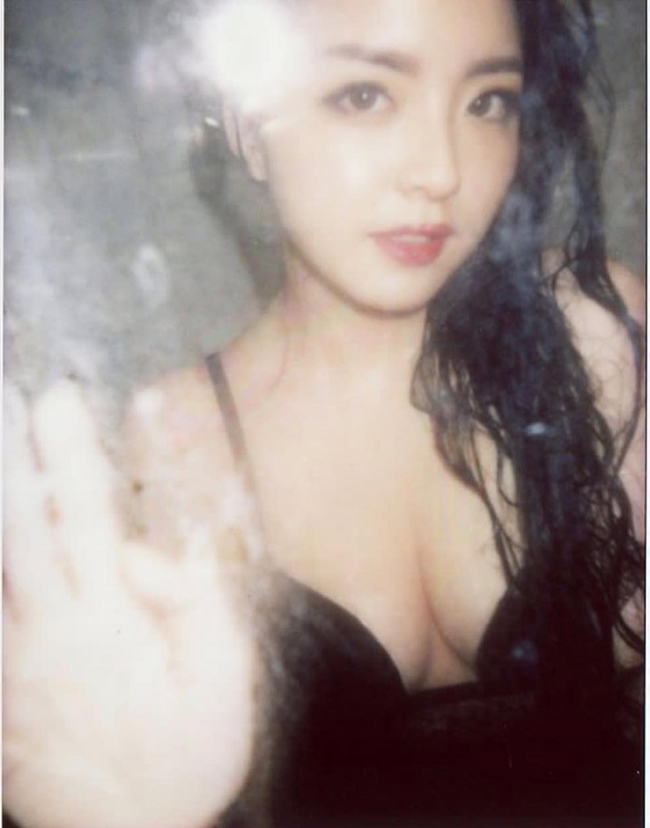 Quý ông liệt giường vì cảnh 18+ lại chơi trội mời 3 mỹ nữ vào show mới quy ong liet giuong vi canh 18 lai choi troi moi 3 my nu vao show moi