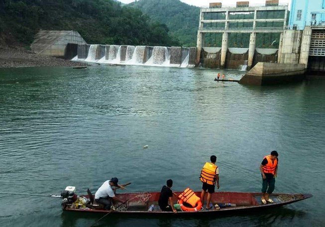 nha may thuy dien xa lu sai quy trinh gay chet nguoi o nghe an khoi to 2 nhan vien van hanh