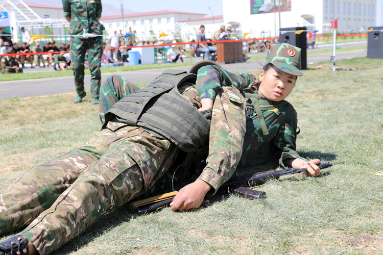 nu quan y viet nam cong thuong binh nang 80 kg