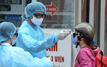 Thấy mệt mỏi, 2 người Hà Nội đi khám mới biết dương tính SARS-CoV-2