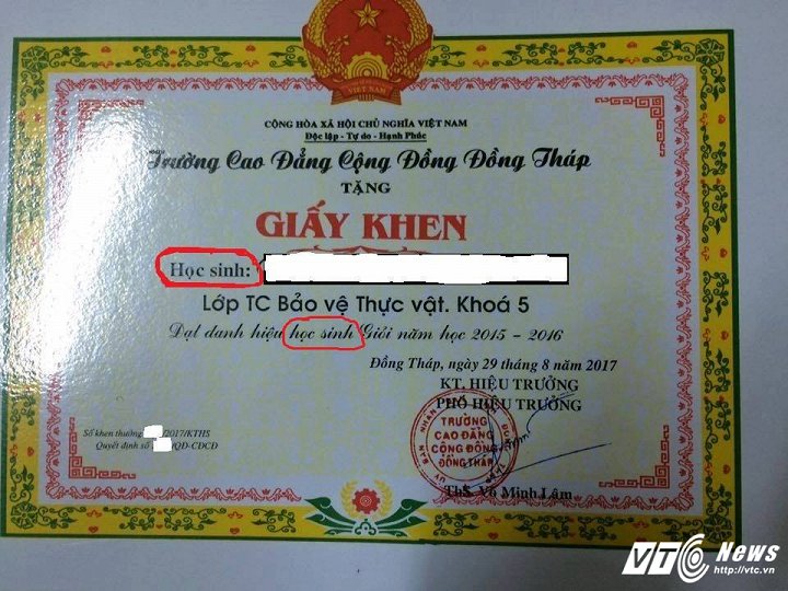 trao giay khen sai chinh ta cho hoc sinh nha truong ly giai nguyen nhan