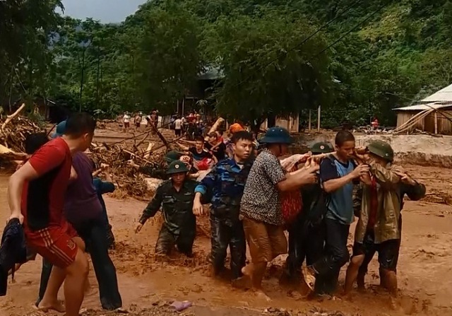 lu cuon phang ca tram nha dan bo pho di o tam