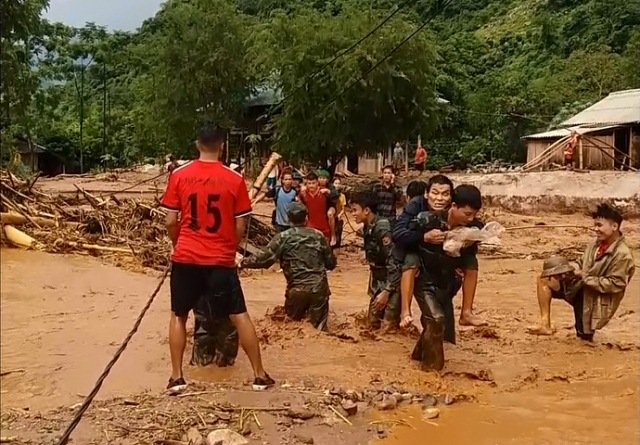 lu cuon phang ca tram nha dan bo pho di o tam