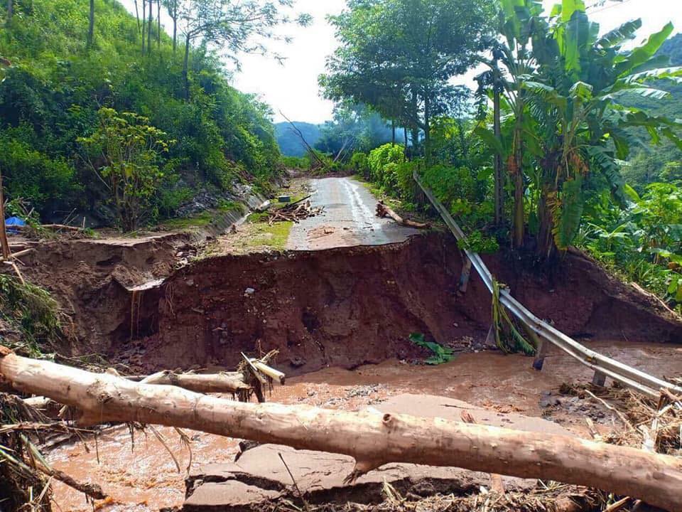 lu cuon phang ca tram nha dan bo pho di o tam