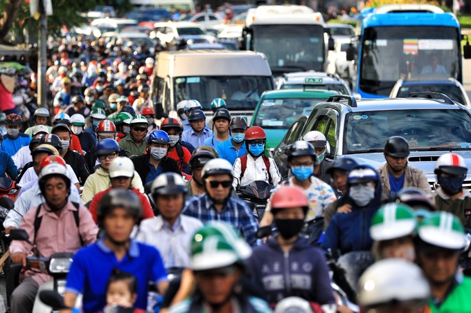 nhieu tuyen duong sai gon ket cung ngay khai giang