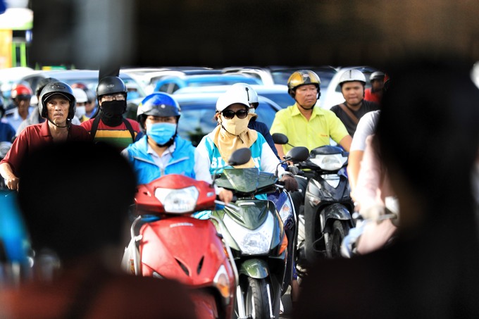 nhieu tuyen duong sai gon ket cung ngay khai giang