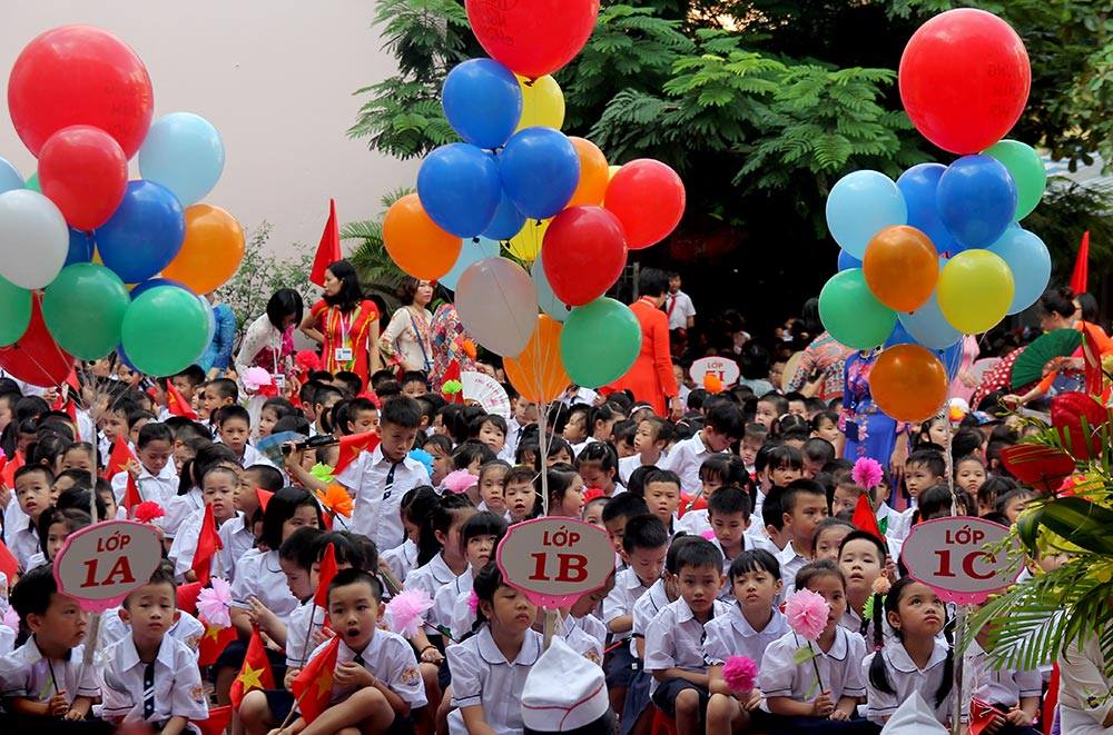 khoanh khac bo ngo cua tre lop 1 ngay khai truong