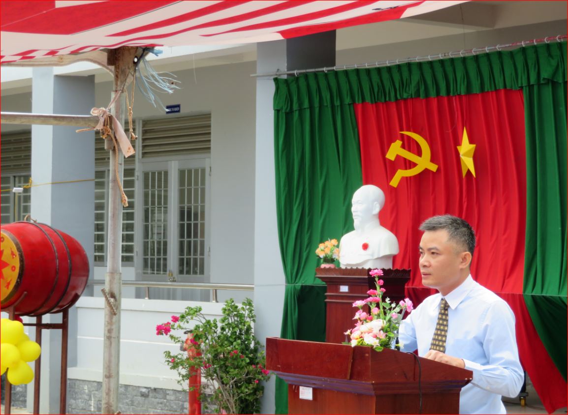 phu quoc poc trao hoc bong cho hoc sinh ngheo tinh kien giang nhan dip nam hoc moi