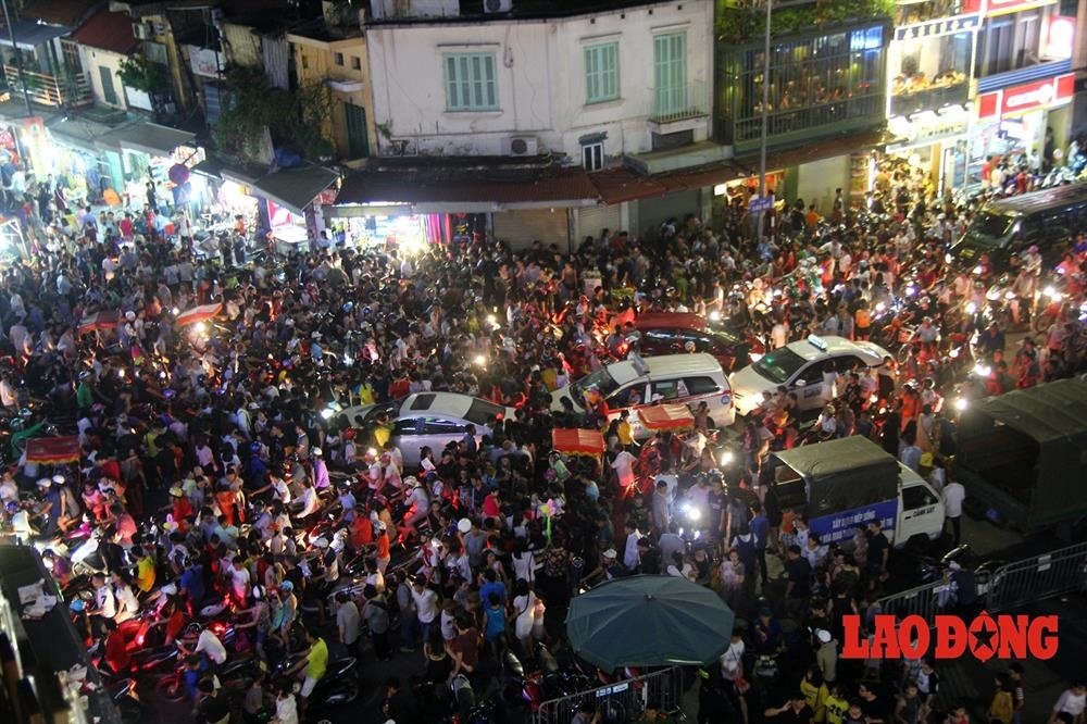 quan diem trai chieu ve de xuat chinh thuc trien khai pho di bo ho guom