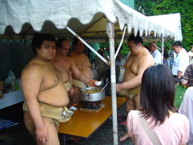 vi sao vo si sumo nhat ban co the nang den 400kg
