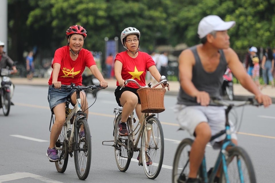 ngam duong pho ha noi tphcm yen a vang ve dip nghi le