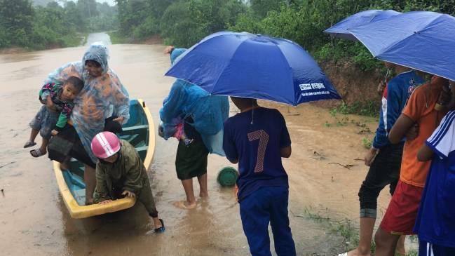 lu cuon cau doc dao tro mong nhieu tuyen duong o quang tri bi chia cat