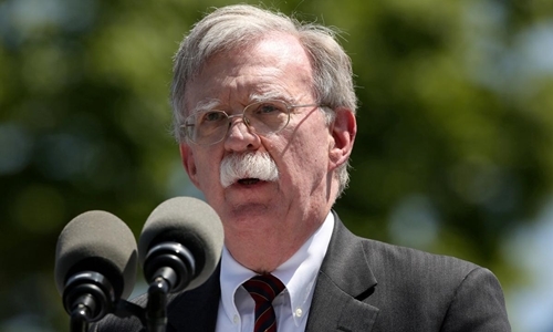 trump noi john bolton khong thong minh