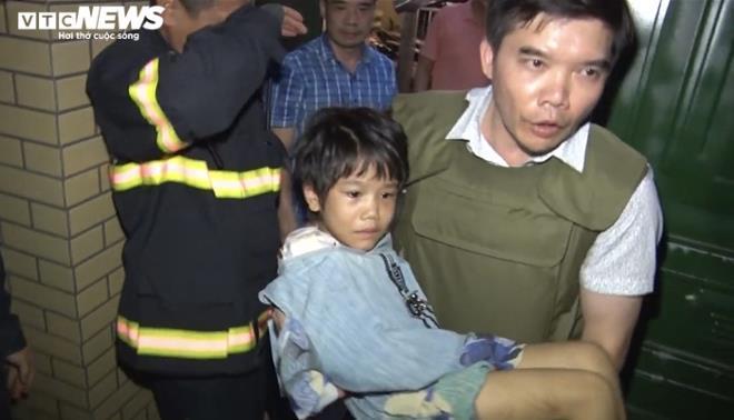 Bắt được gã bố đẻ bạo hành con gái 6 tuổi dã man ở Bắc Ninh - 1