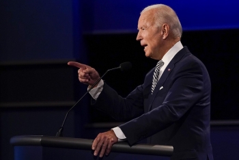 Ứng viên Joe Biden cáo buộc Tổng thống Trump “hoảng loạn