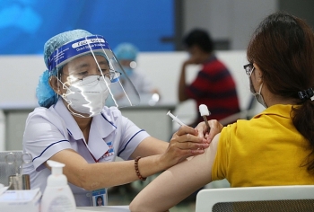 Hà Nội, TP.HCM cần hoàn thành tiêm vaccine mũi 1 trước 15/9