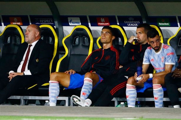 Vì sao HLV Solskjaer rút Ronaldo khỏi sân khi Man Utd đang cần bàn thắng? - 1
