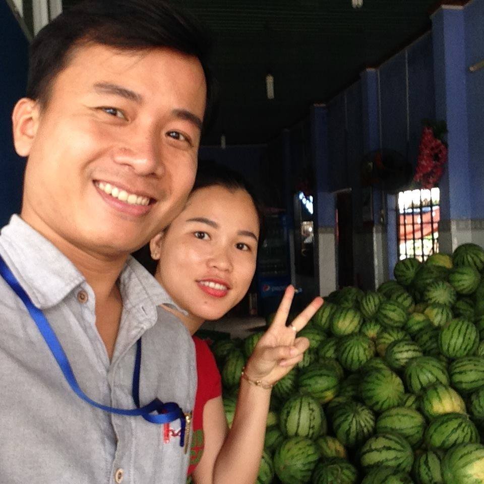 nghiem tuc ma noi chang ai nhin xuong ben minh ma cuoi ca