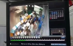 nu dai gia bang hoang khi bat qua tang chong tre kem 15 tuoi cap ke voi nu nhan vien