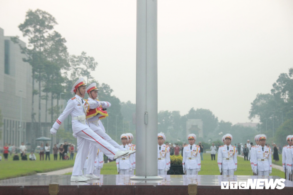 anh le thuong co ru quoc tang nguyen tong bi thu do muoi