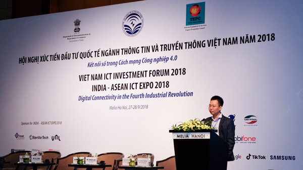 doanh thu thoai va sms sut giam dau la loi thoat cho nha mang